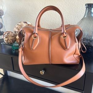 TODS Balletto Zip Piccolo Crossbody/satchel.